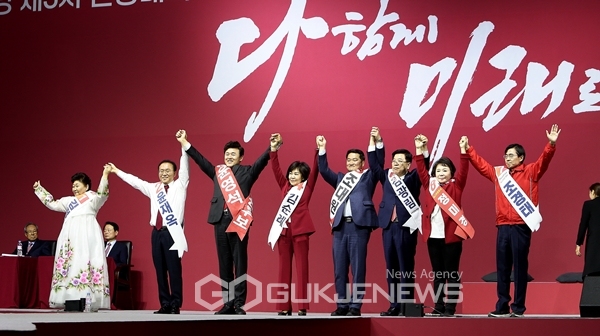 한국당, 2년 반만의 대규모 전대..'빨간 물결' 유세전