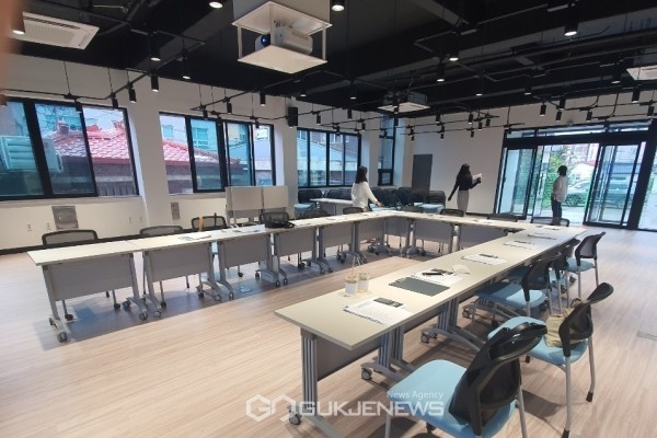 제주도는 건입동에 위치한 제주지방 기상청 구청사 건물을 제주시 원도심 도시재생사업의 일환으로 리모델링해 창업 및 성장지원 인프라 혁신창업거점 ‘W360’을 9웍 1200만원을 들여 조성했다