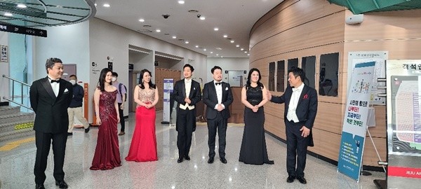 오페라 ‘카발레리아 루스티카나 및 팔리앗치’ 출연진들.