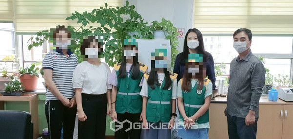 사진출처=익산경찰서 제공 [사진 - 명예경찰로 위촉된 학생들]