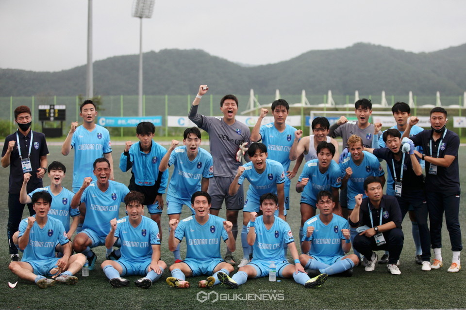 7R 춘천에 2-1 승리한 천안시축구단