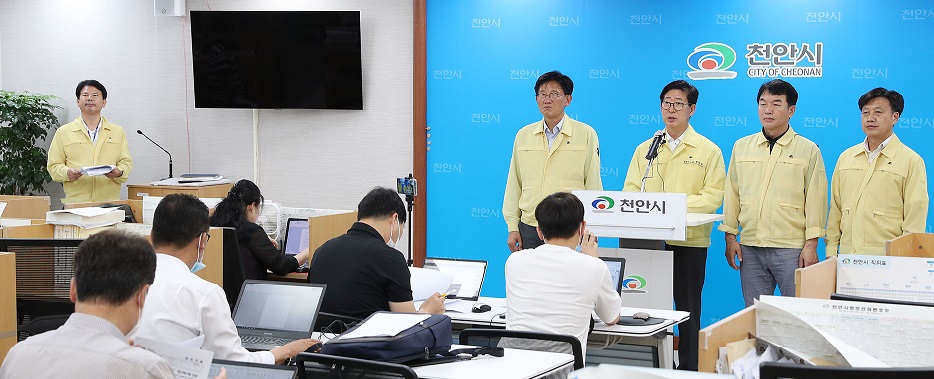 양승조 지사가 특별재난지역 선포와 관련해 기자회견을 개최했다.