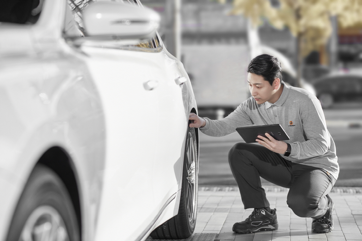 한국타이어가 장거리 이동이 늘어나는 여름 휴가철을 맞아 타이어를 비롯한 차량 기본 상태 점검을 무상으로 제공하는 고속도로 안전점검 서비스를 금일부터 15일까지 실시한다고 밝혔다.