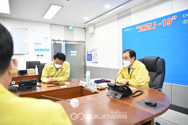 박윤국 포천시장은 21일 코로나19관련 명령 불이행 시 강력한 행정조치를 취하겠다고 밝혔다.