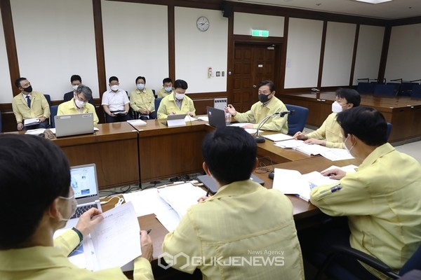 김영춘 국회사무총장이 28일 국회 재난대책본부회의를 주재하고 있다.(사진/국회 사무처)