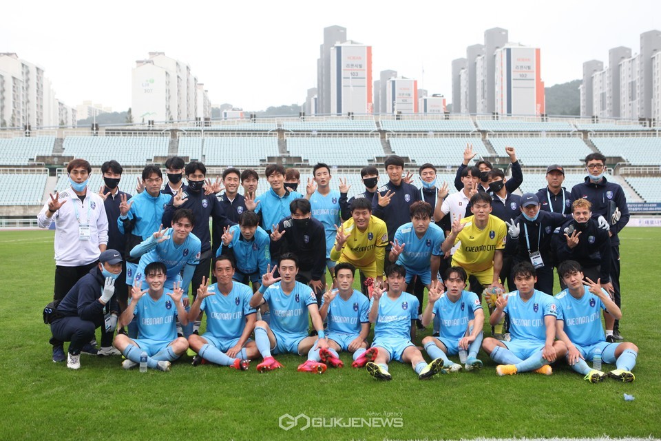 천안시축구단, 스플릿 1R 3-0 승리 단체사진