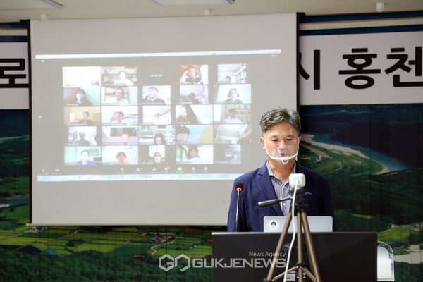 홍천군이 온라인 아동정책 토론회를 개최하고 있다. 사진=홍천군