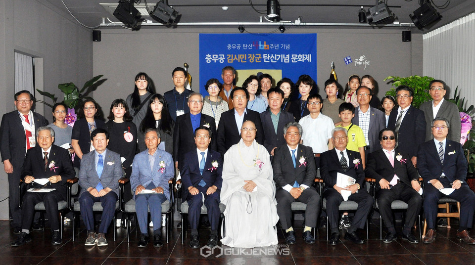 충무공 김시민장군 탄신 466주년 문화제 개최  기념사진