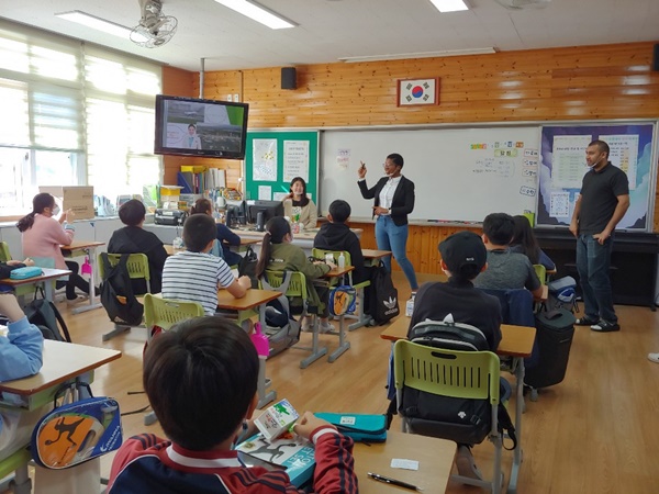 제주외국어학습센터는 지난 14일 조천초등학교 5학년 학생들을 대상으로 ‘2020 찾아가는 체험학습’을 운영했다.