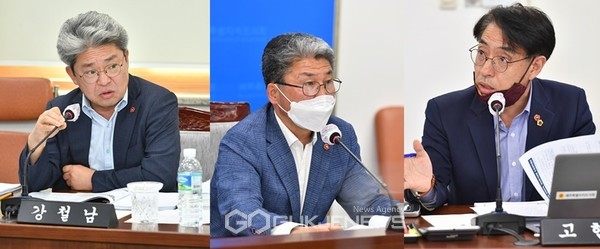제주도의회 행정자치위원회 강철남 의원은 특별행정기관의 지난 14년간 운영에 따른 과제에 대해 집중 질의했다.[사진 왼쪽 강철남 의원, 가운데 이상봉 위원장, 오른쪽 고현수 의원.