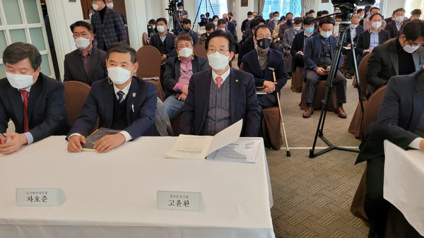 "폐광지역 특별법 개정과 발전전략”심포지엄에 참석한 고윤환 문경시장 (사진=문경시)