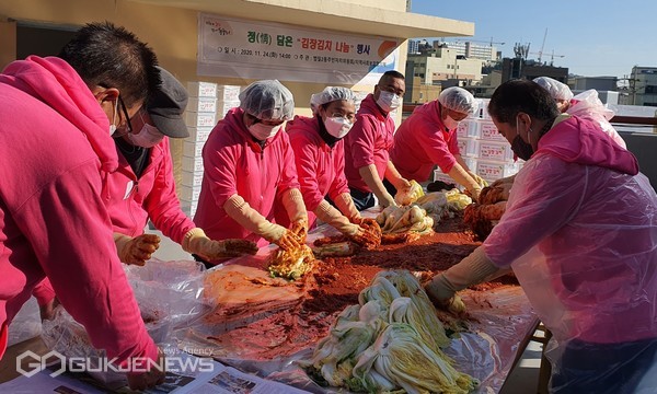 정(情)담은 '김장김치나눔' 행사 모습/제공=동구청