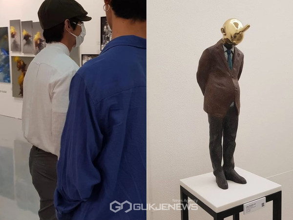 왼쪽 방탄소년단 BTS 뷔의 KIAF19 관람 모습 오른쪽 뷔가 구매한 김봉수 작가의 ‘I am Pinocchio’ 조각 작품