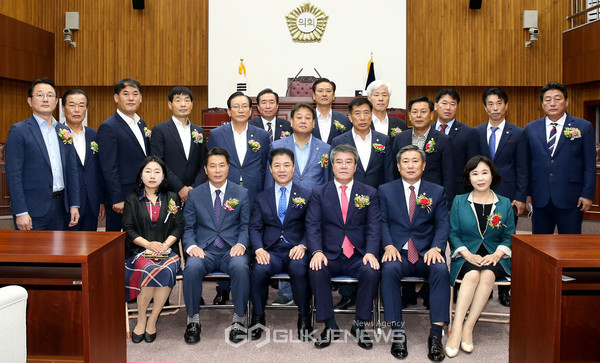 제8대 경주시의회 후반기 원구성 기념촬영