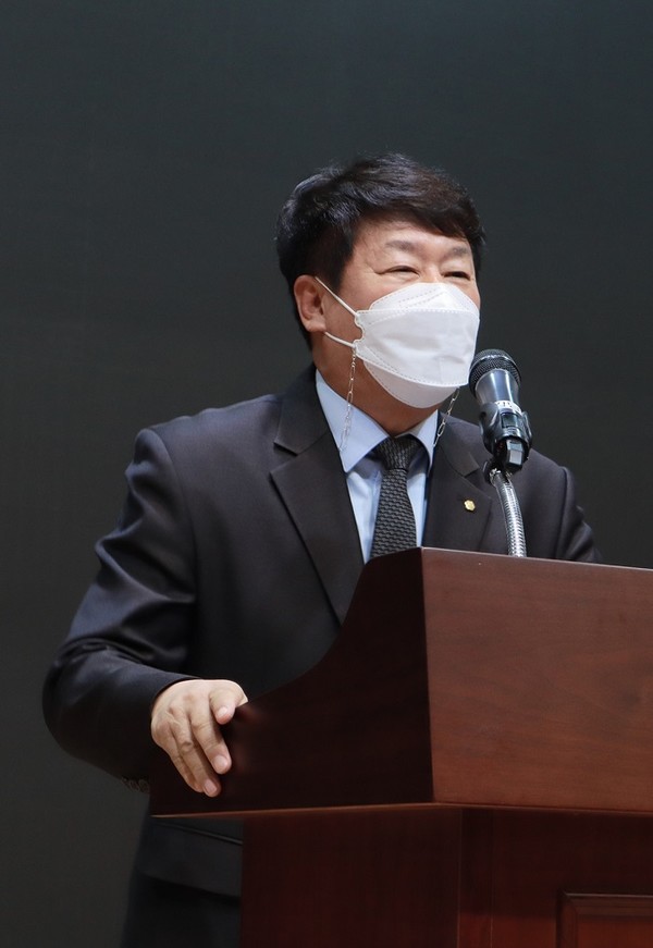(사진제공=신협중앙회)김윤식 신협중앙회장이 26일 제48차 정기대의원회에서 기념사를 하고 있다.