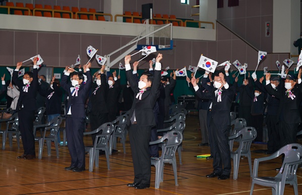 제주도는 1일 오전 10시 조천읍체육관에서  ‘제102주년 3·1절 기념식’개최하고 선열들의 고귀한 희생정신을 기렸다.[사진=제주도청 제공]