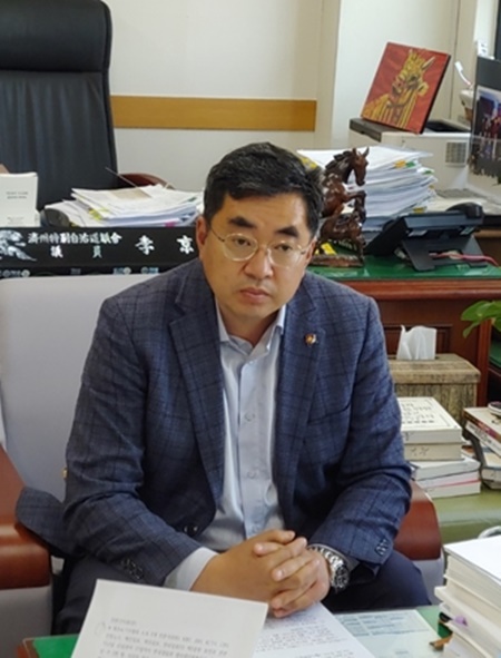 제주도의회 이경용 의원(국민의 힘.서홍대륜동)이 제2공항 건설과 관련된 입장을 이야기하고 있다