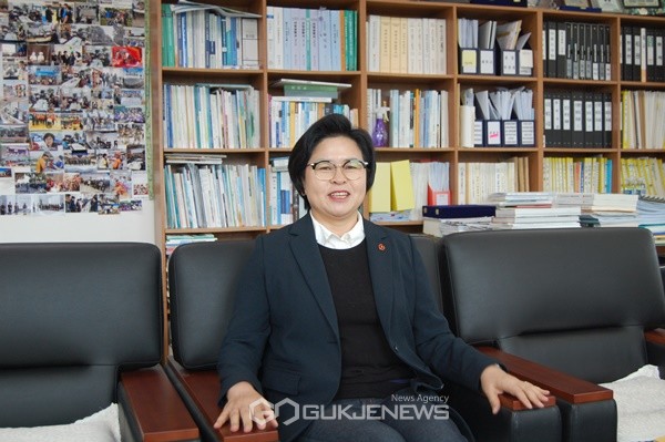 제주도의회 국민의 힘 오영희 의원은 제주공항의 포화율을 감안한다면 제2공항은 반드시 필요하다는 입장을 피력했다.