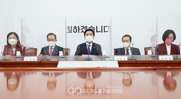 6일 국회에서 국민의힘 비상대책위원회의가 열리고 있다.