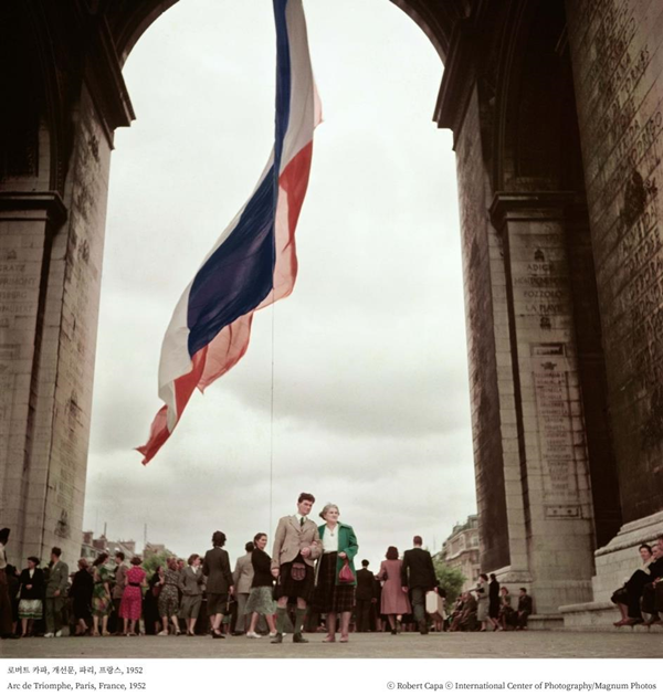 로버트 카파, 개선문, 파리, 프랑스, 1952
