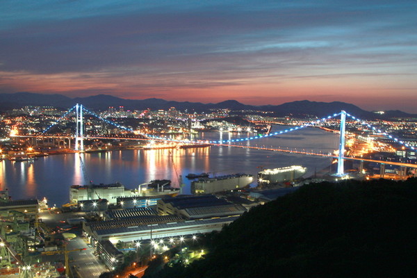 울산대교가 내려다보이는 울산야경.