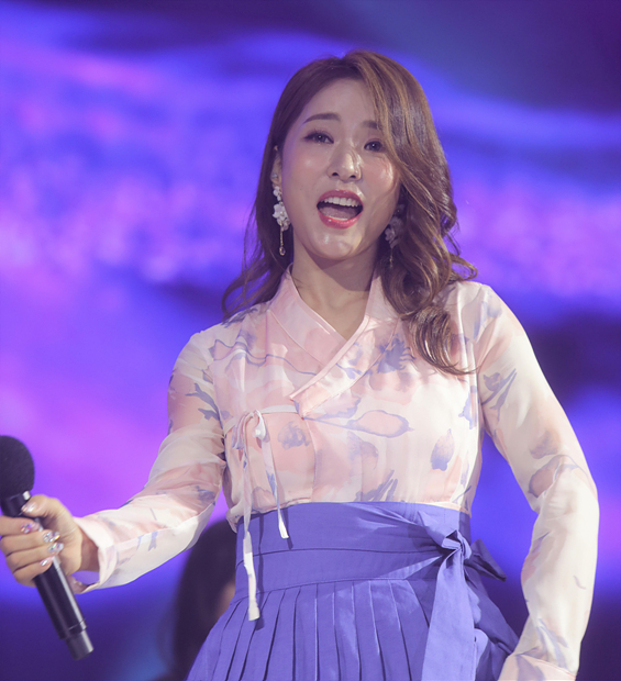 정인의 유쾌한 무대 '유통기한'