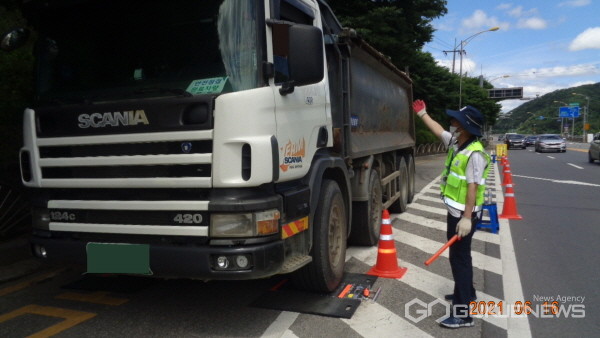(사진제공=하남시) 과적차량 단속 강화 '쾌적한 도로환경 조성'