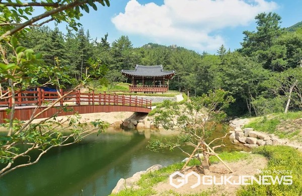 마무리 공사가 한창인 태안 샘골생태공원 전경. (사진 = 가세로 군수 페이스북)