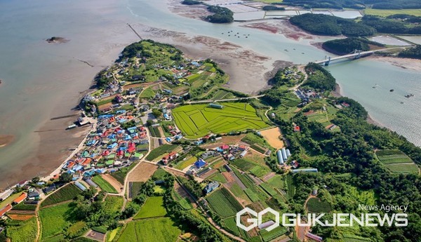 충남 태안군 안면읍 황도항이 소득사업 발굴을 통해 새롭게 탈바꿈한다. 사진은 2021년 어촌뉴딜300 사업지로 선정된 황도 전경. (태안군 제공)