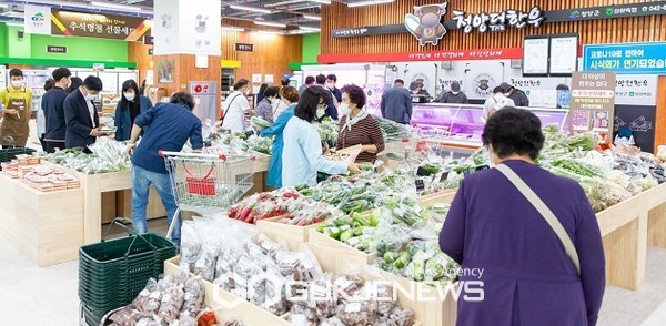 청양 먹거리 직매장 유성 점 2020년 9월 18일 개장 모습(사진제공=청양군청)