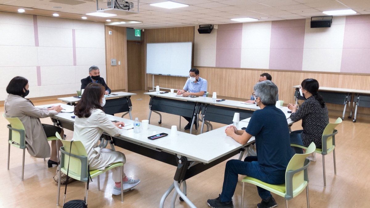  정기현 대전시의원이 1일 유성구청소년수련관에서 양은일 수련관 관장과 최정옥 교육희망네트워크 대표, 송승민 발도르프학교 학교운영위원장, 박선례 유성 마을학교 대표, 이해경 유성구꿈드림센터장 등과 간담회를 잇달아 갖고 “대전지역의 학교밖 교육 지원체계를 촘촘히 구축하겠다”고 밝혔다.