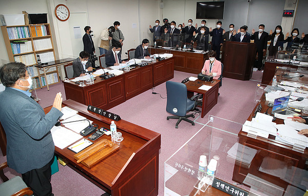 22일 실시된 제주도의회 문화관광체육위원회 행정사무감사. [사진= 제주도의회 제공]