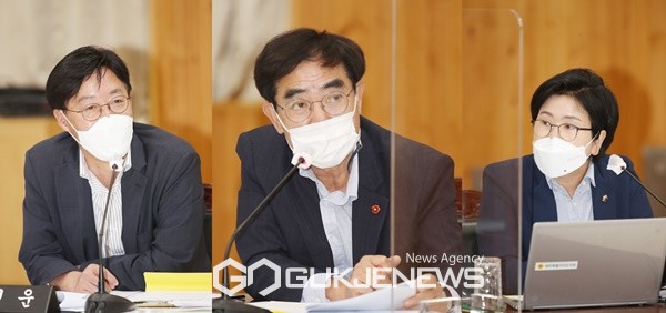 사진 왼쪽부터 문경운 의원, 박원철 의원, 오영희 의원[ 사진제공= 제주도의회]