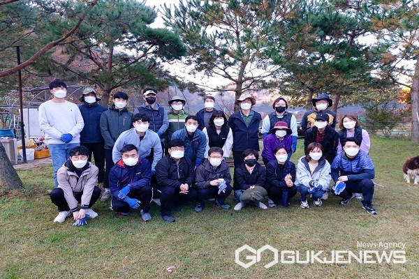 공보관실 일손지원 참여 모습.(제공=충북도청)