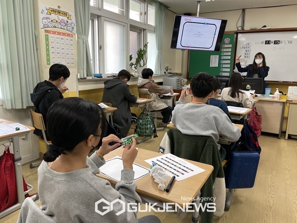 한라초등학교는 지난 15~19일,  6학년 11개 학급 학생을 대상으로 외부강사를 초청하여 오조봇과 함께하는 SW교육을 실시했다.[사진=제주도교육청]