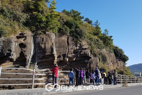 서광초등학교는 지난 15~19일까지 4~6학년을 대상으로‘제주도 세계지질 공원 지오스쿨 체험’행사를 운영했다.[사진=제주도교육청]