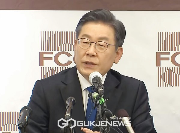25일 오후 이재명 더불어민주당 대선 후보가 서울 중구 프레스센터에서 열린 외신기자클럽 초청 토론회에 참석하고 있다(MBC캡쳐)