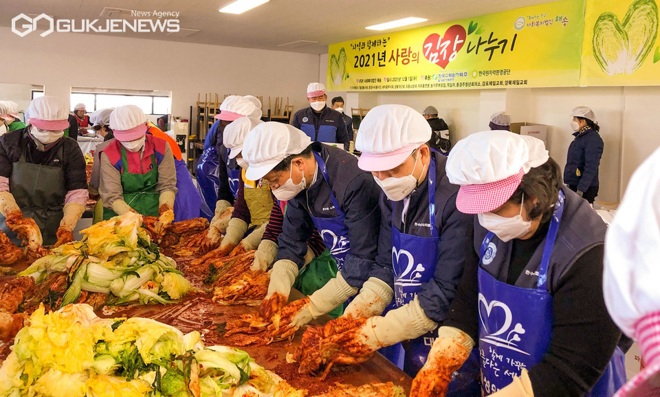 월성본부, 사랑의 김장 나누기…김치 1천포기 담거
