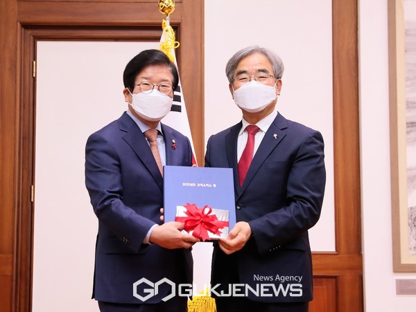 박병석 국회의장, 대한결핵협회 결핵 퇴치 성금 전달