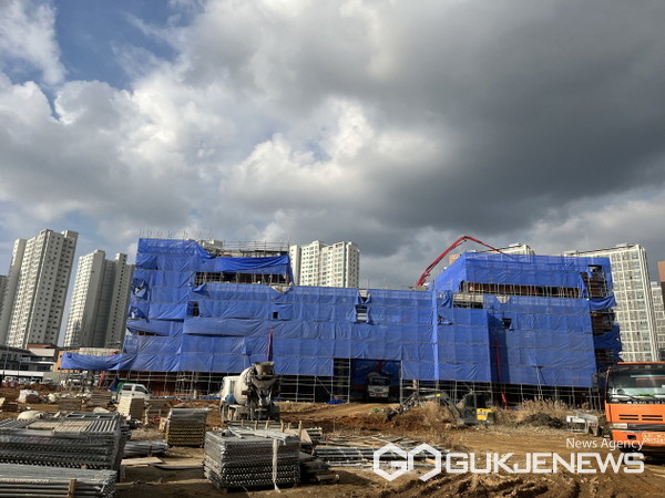 ▲ 조촌동 디오션시티내 2022년 3월 개교 목표로 공샂중인 금빛초등학교 공사현장