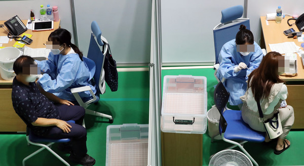 [속보]오후 9시 기준 국내 코로나 확진자 3337명 추가 (국제뉴스DB)