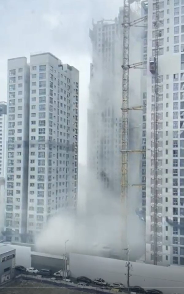 광주 서구 현대아이파크 건물 붕괴 상황을 한 독자가 촬영했다. ⓒ 독자 제공