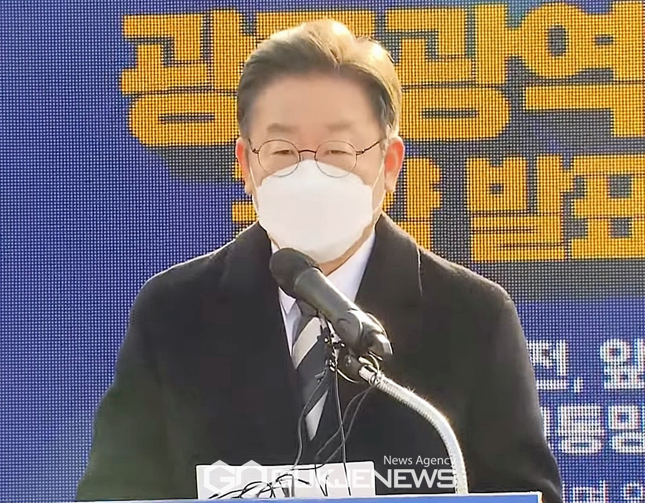 이재명 더불어민주당 대통령 후보가 27일 오전 광주에서 5․18 민주화운동 정신 헌법 전문 명문화 등 7대 광주 공약과 광주·전남 상생 3대 공약을 발표하고 있다.(민주델리캡쳐)