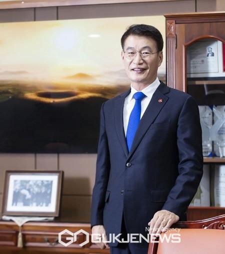 문대림 이사장이 대선 승리를 위해 JDC 이사장직을 사임하고 더불어민주당에 복당했다. 그러나 이를 두고 JDC 내부에서는 본인의 정치적 야먕을 위해 정권 재창출에만 전력했다며 문 전이사장의 재임기간을 JDC의 잃어버린 3년이라고 규정했다