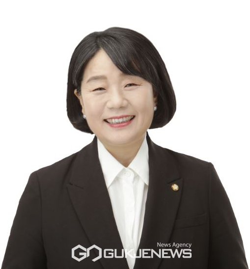 국회 환경노동위원회 윤미향 의원(비례대표)