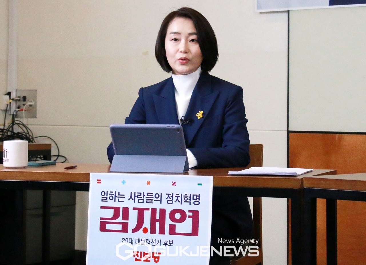 ▲김재연 진보당 대통령 후보가 9일 오후 민주노총이 주최한  대선 후보 초청 토론회에서 노동자를 정치의 주인으로 모시는 첫 번재 대통령이 되겠다고 말하고 있다./사진=이용우 기자