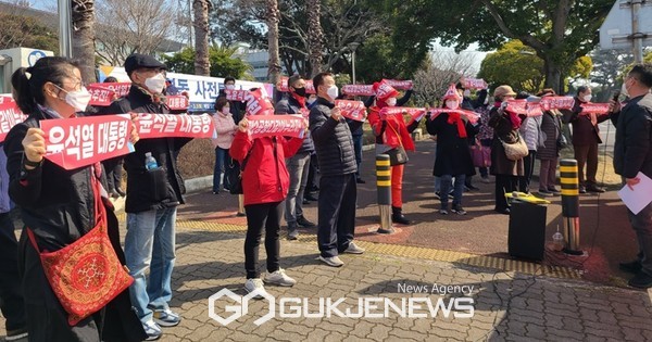 제주제2공항 건설촉구범도민연대는 제2공항을 신속하게 추진하겠다고 약속한 국민의 힘 윤석열 후보를 지지하고 나섰다.[사진=문서현 기자]