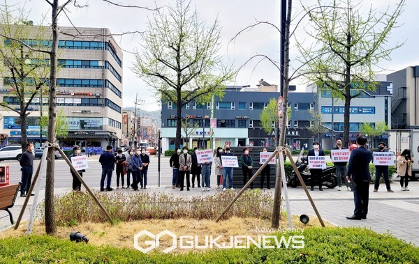 금천아람아이씨티지식산업센터 입주사들이 농성중. 사진=강도영 기자