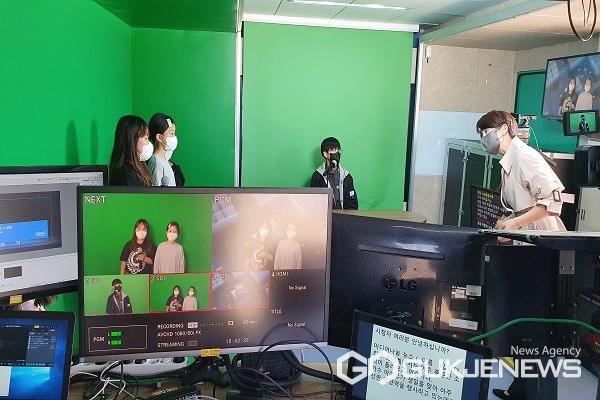 찾아가는&nbsp;미디어&nbsp;나눔버스&nbsp;운영&nbsp;모습.(제공=충북도청)