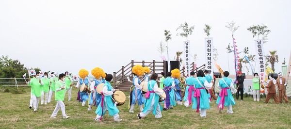 ‘제26회 한라산 청정고사리 축제’가 이틀간의 일정(4월 23일~24일)을 성황리에 마무리됐다.